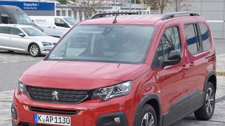 Der „Outdoor-Van“ Peugeot Rifter löste in diesem Jahr das Modell Partner ab.  (»kfz-betrieb«/Rosenow)