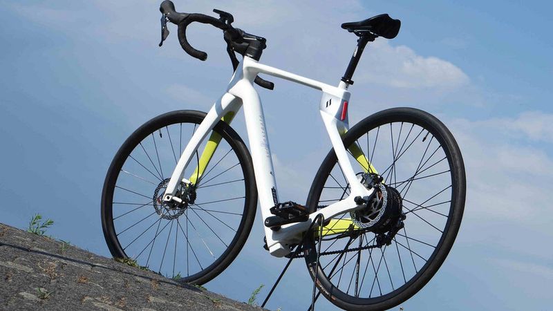 Die Batterie steckt im Unterrohr und ist nach unten herausnehmbar. (Bild: sp-x / Mario Hommen)