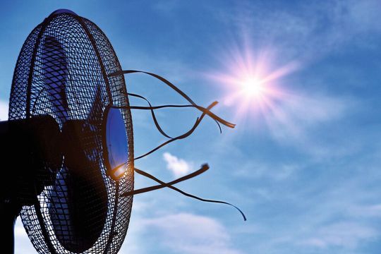 Heiße Tage werden häufiger – in Zukunft könnten Klimaanlagen immer öfter zu wahren Lebensrettern werden (Symbolbild). Heiße Tage werden häufiger – in Zukunft könnten Klimaanlagen immer öfter zu wahren Lebensrettern werden (Symbolbild).