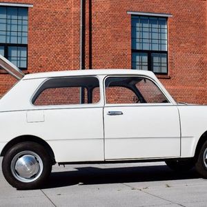 Schon äußerlich unterscheidet sich der „Spezialtrabant“ von seinen bekannten Brüdern. Seine „Vollheckkarosserie“ verfügt über ein sattes Plus von 28 Zentimetern beim Radstand. (Bild: André Meyer )