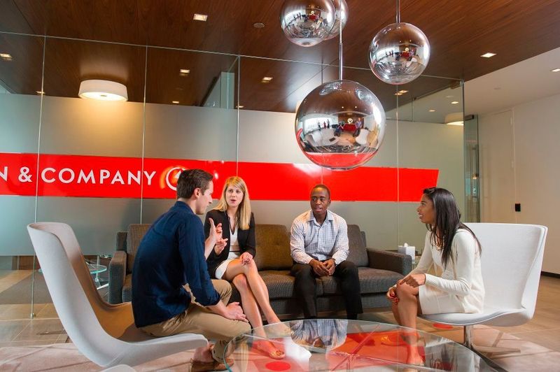 Die Beratungsfirma Bain & Company belegt mit einer Gesamtbewertung von 4,7 Punkten den ersten Platz. „Inspirierende und leidenschaftliche Mitarbeiter, großartiger Team-Spirit und großartige Kultur, kunden- und ergebnisorientiert,“ schreibt ein anonymer Mitarbeiter auf Glassdoor. (Leann Bailey)