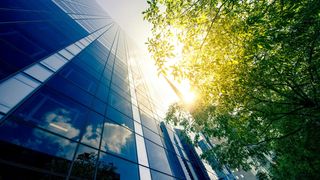 Sommer, Sonne, Schweißfuß – nicht selten auch im Büro. Wer vermeiden will, dass er an der Tastatur kleben bleibt, sollte eine neue Sprühfolie ausprobieren, die als effektive Wärmebarriere wirkt... (PPAMPicture)