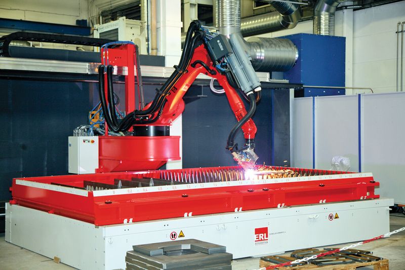 Der Fasenschneidroboter Biber kann in einem Arbeitsbereich von 2000 mm × 4000 mm Fasen mit Schnittlängen bis 200 mm erzeugen. (Bild: ERL Automation)