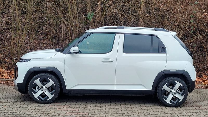 Der Inster steht ab 23.900 Euro bei den deutschen Hyundai-Händlern.(Bild:  Wehner - VCG)