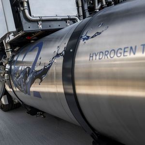 Flüssiger Wasserstoff soll größere Reichweiten als gasförmiger Wasserstoff ermöglichen.  (Bild:  Daimler Truck)