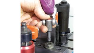 Die Kugeltragbolzen von Halder gibt es aus manganphosphatiertem Vergütungsstahl und aus rostfreiem Stahl. (Bild: Halder)