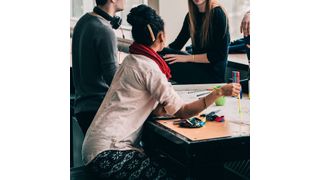 Die Mitgliedsunternehmen der Brancheninitiative Chemcologne stellen in den Sommer- und Herbstferien einen Tag lang leitende Positionen zur Verfügung, auf die sich Schüler aus der Region bewerben könne (Chemcologne)