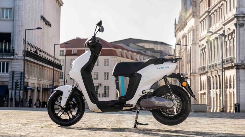 Rund 3.300 Euro kostet der erste Großserien-E-Roller von Yamaha: der Neo's. (Bild: Yamaha)