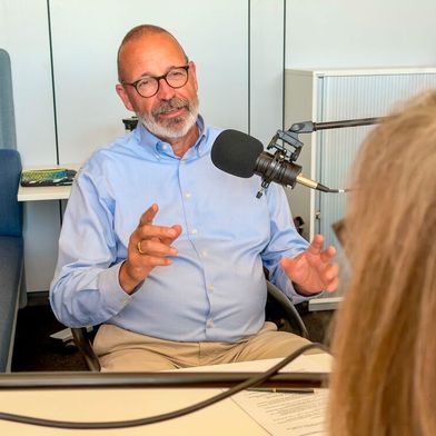 Rechtsanwalt Joachim Otting ermahnt die Kfz-Händler, ihr Verkäuferhandwerk ernst zu nehmen. (Bild: Stephan Schmitt - Die goldene Kuh)