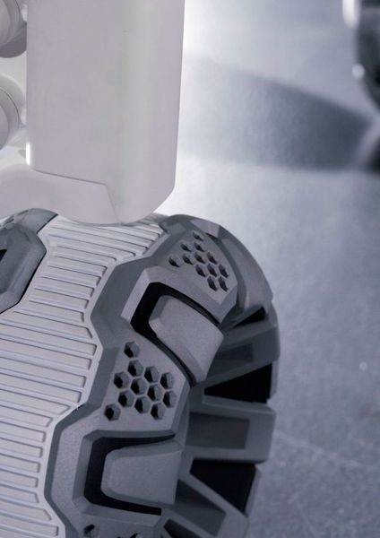 Quattro-Antrieb: An den um 360 Grad drehbaren Rädern wird nur so viel Drehmoment freigegeben, dass keines durchdreht. (Audi)