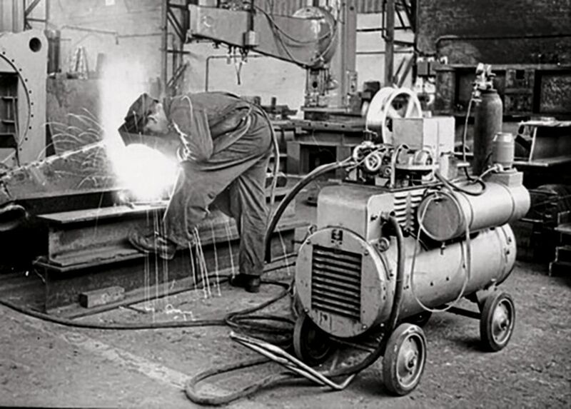 In seiner 100-jährigen Geschichte war das Unternehmen Cloos technisch stets auf der Höhe der Zeit. Bereits 1956 führte es die Kohlendioxid-Schutzgas-Schweißtechnik ein. (Cloos)
