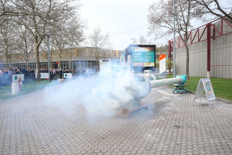 Live explosions from Powtech 2019 in Nuremberg. (Image: Nuernberg Messe/Thomas Geiger )