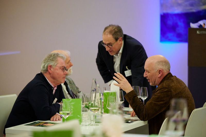 Impressionen vom ELEKTRONIKPRAXIS Frühlingsfest 2023 im Ketterer Kunst mit der Verabschiedung von Johann Wiesböck.  (Bild: © EYE AM CHRIS)