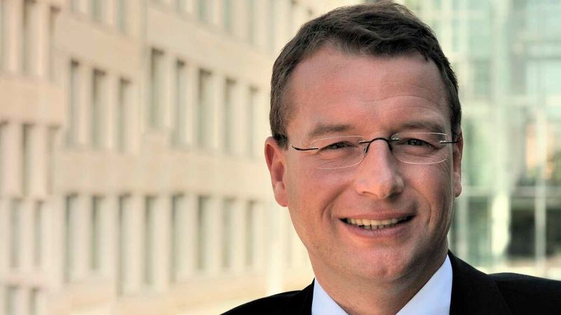 Der Autor: Dr. Frank Hofmann ist Mitbegründer sowie Vorstandsmitglied der Otris Software AG und spezialisiert auf die Entwicklung digitaler Fachlösungen zur Prozessoptimierung. (Bild:  Uwe Ernst Dipl. Designer)