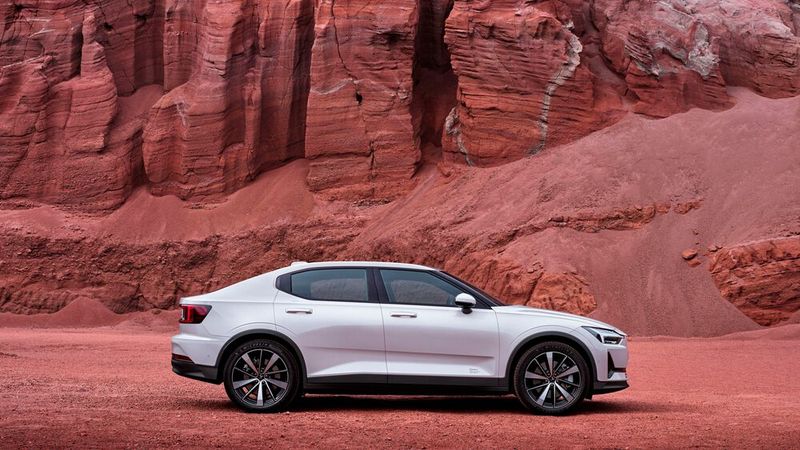 Der Polestar 2 mit Single-Motor hat eine Reichweite von 440 Kilometern und leistet 224 PS. In 7,4 Sekunden beschleunigt das Modell von 0 auf 100 km/h. (Bild: Polestar)