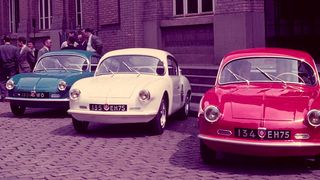 Alpine A106 Mille Miles Weltpremiere in den Farben der Trikolore 1955. (Foto: Renault)