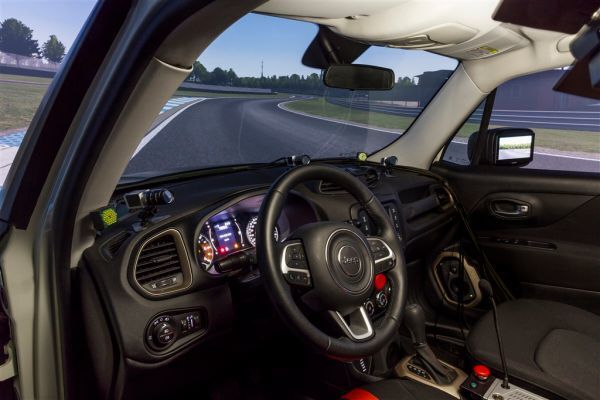 „Driver-in-Motion“ im Honda Technikzentrum Deutschland: Der neue Fahrsimulator greift auf neun Aktoren zurück, wodurch zusätzliche Bewegungsbereiche erzeugt werden - das ist einzigartig in der Branche. (Honda)