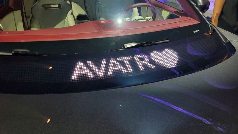 So kommunizieren die Modelle über Außendisplays mit der Umgebung. (Bild: Wehner - VCG)