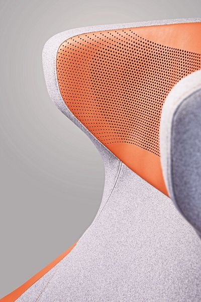  (koljaschmidt.com/Adient)