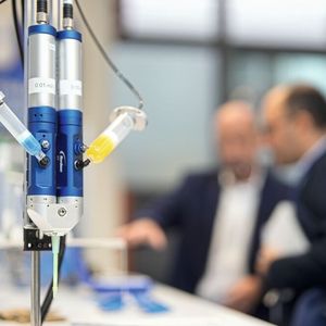 Die Compamed 2026 wird vom 16. bis 19. November in Düsseldorf parallel zur Medica auf technologische Grundlagen der Medizintechnik richten.(Bild:  Messe Düsseldorf / Tillmann)
