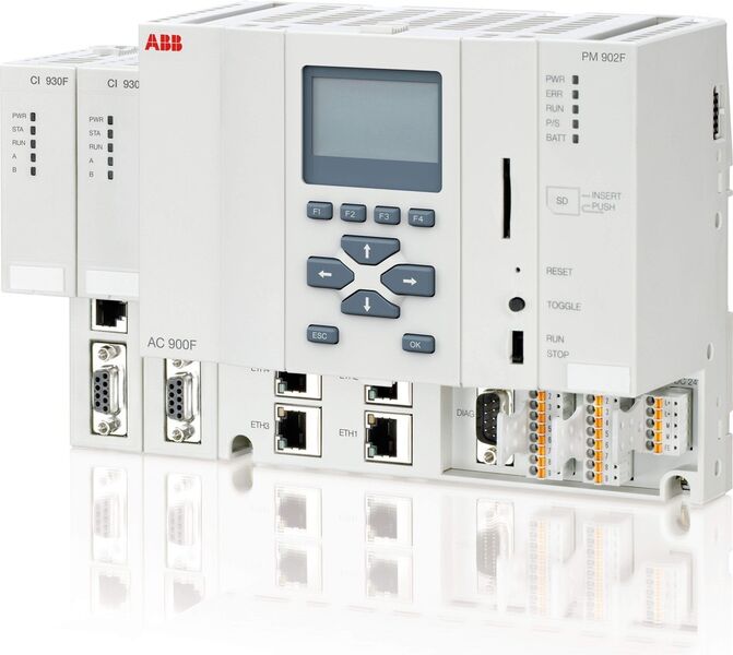 Der neue Freelnace Controller AC 900F bietet 100 % Kompatibilität und 100 % mehr Leistung sowie erstmals einen SD-Slot. (Bild: ABB)