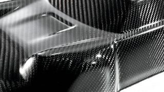 Carbonfasermodell eines Sportwagens, hergestellt mit Raku-Tool Flüssigsystemen von Rampf. Wie das hergestellt wurde, erfahren die Besucher des Rampf-Standes auf der JEC World 2016 in Paris vom 8. bis 10. März. (Bild: Rampf)