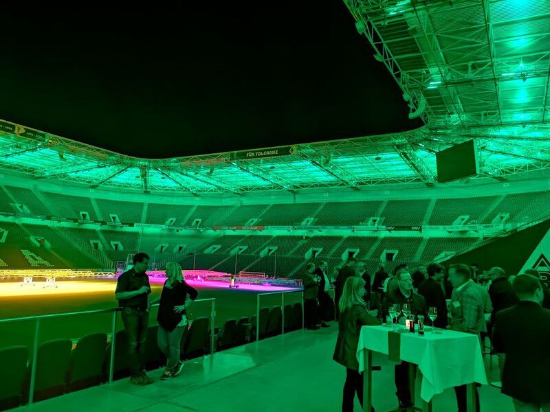 Abends war das Stadion von Borussia Mönchengladbach grün erleuchtet. (ELN)