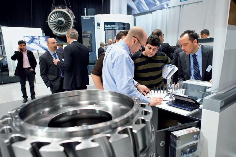 Branchenspezifische Lösungen: Bei der Hausausstellung informierten sich die Fachbesucher unter anderem über zukunftsweisenden Lösungen für die Aerospace-Industrie. (Bild: DMG)