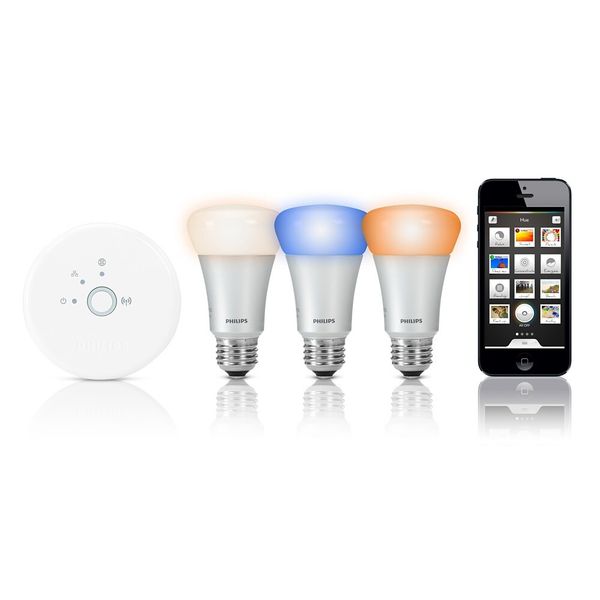 Die LED-Lampen Hue von Philips können kabellos mit Apple-geräten gesteuert werden. Neben der Helligkeit können zudem tausende verschiedene Farben eingestellt werden. Das Startet-Paket mit drei Hue-Glühlampen und einer Hue-Bridge kostet rund 200 Euro. (Bild: Philips)