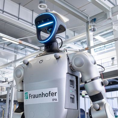 Das KI-Fortschrittszentrum beschäftigt sich mit der Anwendungsentwicklung für Humanoide Roboter und macht diese in der Praxis erlebbar. (Bild: Rainer Bez/Fraunhofer IPA)