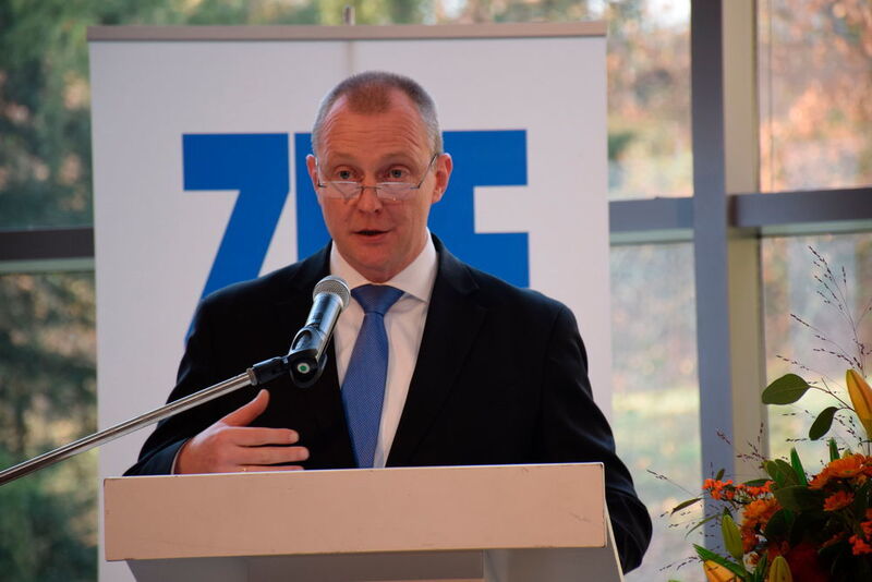 Dank Dr. Weichtmann sei die Umsetzung der Agenda 2020 stets mit hervorragenden Ergebnissen gelungen, erklärte ZKF-Präsident Peter Börner. (Wenz)