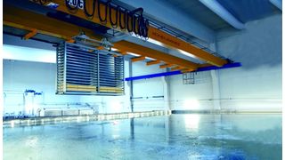 Kransysteme werden im flurfreien Materialumschlag aller Art eingesetzt – ob im Ein-Mann-Betrieb, im Stahlwerk oder in der hochautomatisierten Käseproduktion der Meierei Barmstedt. (Archiv: Vogel Business Media)