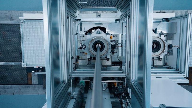 Der 2-Stationen-Pendeltisch plus Honvorrichtung einer VL 15 beziehungsweise VL 30 von Nagel. (Bild: Nagel)