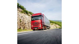 Lkw spielen in der aktuellen NOx-Debatte eine eher kleine Rolle. (Daimler/Archiv)