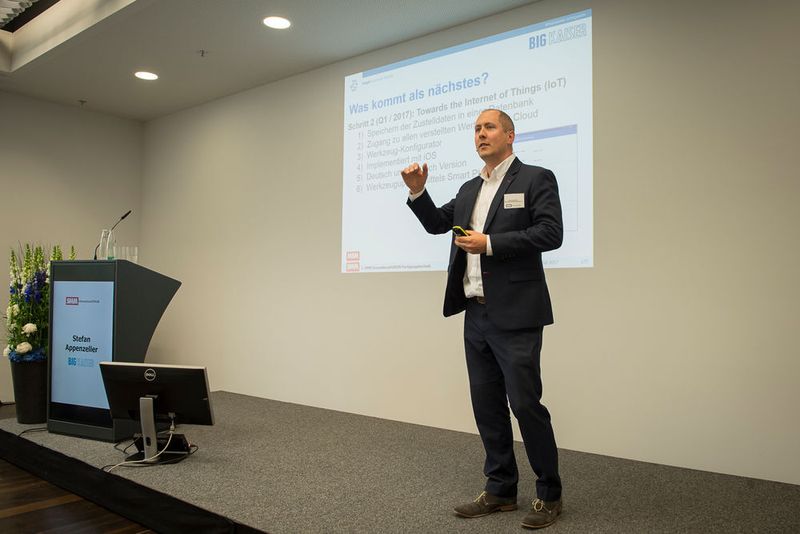 Stefan Appenzeller, Big Kaiser Präzisionswerkzeuge AG erklärte die Evolution im Feinbohren und wofür das Unternehmen den Prodex Award 2016 erhalten hat. (Thomas Entzeroth)