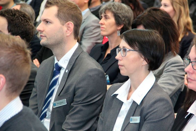 ...sie das Unternehmen gegründet, um Soraluce-Maschinen am europäischen Markt einzuführen.  Bisgwa bedankte sich auch bei seinen Mitarbeitern. Weitere Reden hielten u.a.... (Gillhuber)