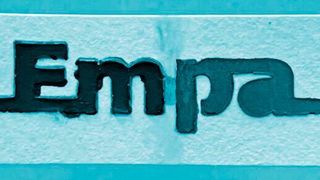 The paper battery is composed of two electrochemical cells – at both ends of the paper strip – separated by a water barrier (between the letters "m" and "p") and connected in series. (Source: Empa)