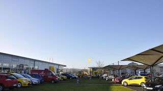 Die Hermann-Gruppe hat den ADAC-Servicepunkt direkt neben ihr Renault- und Dacia-Autohaus in Goslar gebaut. (Foto: Richter)