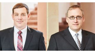 Die Schraubenspezialisten Emil Niggeloh und Hugo Dürholt fusionieren im Rahmen eines Sanierungsverfahrens. Investmentkapital erklärt die Gründung der neuen ENI Spezialschrauben. Dazu bleibt die Geschäftsführung im Amt, heißt es. Als Generalbevollmächtige unterstützen Tillmann Peeters (rechts im Bild) und Sebastian Wilde von der sanierungserfahrenen Unternehmensberatung Falkensteg die beiden Unternehmen und entwickelten dazu ein tragfähiges ein Sanierungskonzept. (Falkensteg)