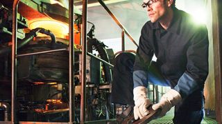 Wie kann man Menschen vor Gefahren am Arbeitsplatz schützen? Schutzkleidung ist eine Maßnahme, die gut greift, wenn sie richtig angewendet wird. (Bild: Mewa)