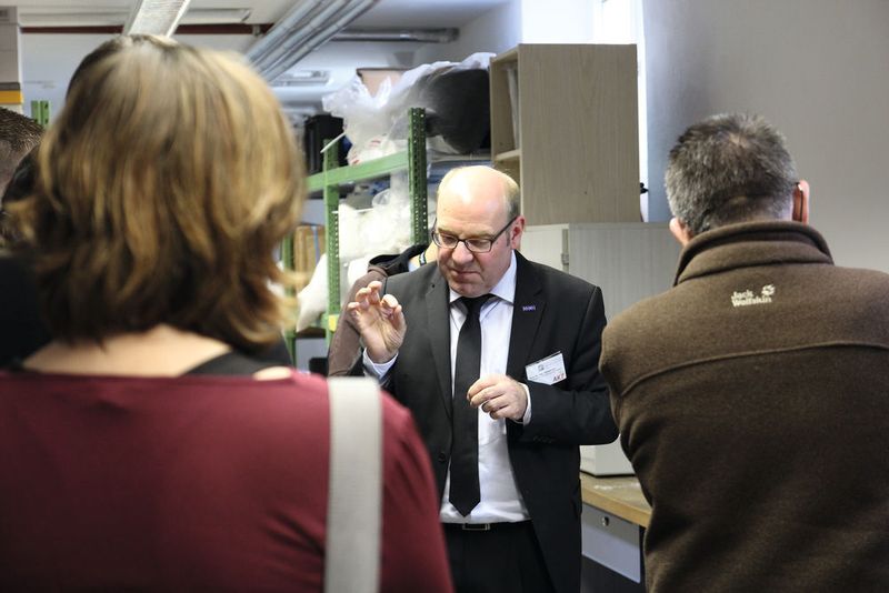 Professor Seul, director of AKT at Schmalkalden, presents various possibilities of analysing plastic products during a tour of the rooms of AKT.  (Stahl)