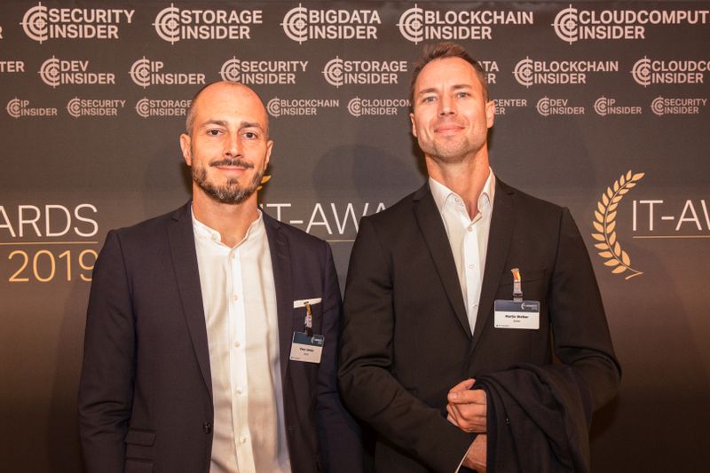 Extra aus Berlin angereist sind Peter Oehler und Martin Welker (v. l.) von Zenkit. (artful rooms / Vogel IT-Medien GmbH)