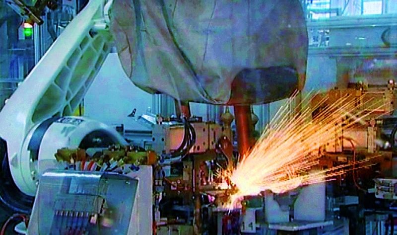 Bild 4: Bei Verwendung von Schweißzangen mit Servopneumatikantrieb wird Schweißfunkenbildung vermieden. (Archiv: Vogel Business Media)