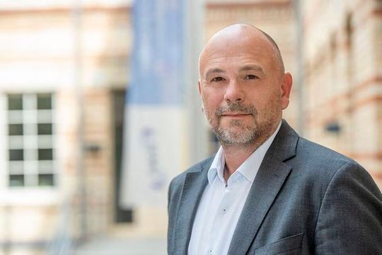 Reint Gropp, Präsident des Instituts für Wirtschaftsforschung Halle (IWH), glaubt, dass Intel nacht dem Sieg von Donald Trump nun keine Chip-Fabrik in Magdeburg mehr baut. Auch fürchtet er die wirtschaftspolitische Strategie des neuen US-Präsidenten ...(Bild:  IWH)