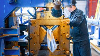 Ohne Hydraulik geht es in vielen Bereichen nicht - auch in der Industrie. (Bild: © Евгений Панов - stock.adobe.com)