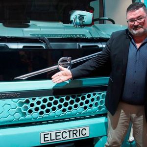 Peter Prijak, Verkaufsleiter Volvo Trucks, sieht den Einsatz von Elektro-Lkw derzeit nur im innerstädtischen Bereich.(Bild:  Stephan Richter)