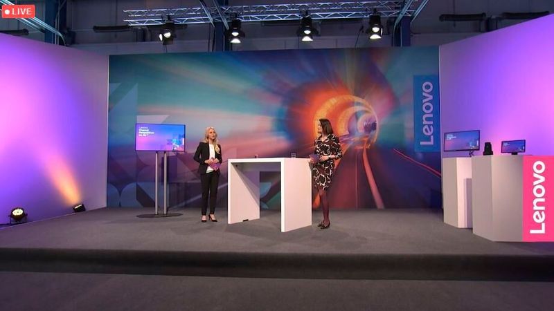 Moderatorin Petra Bindl und Sabine Hammer, Channel Sales Director ISG, auf der virtuellen Partnerveranstaltung Lenovo Channel Perspektiven on Air. (IT-Business)