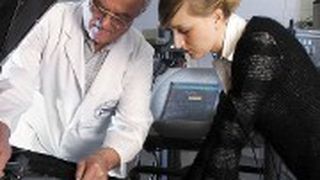 Geprüfte Automobil-Serviceberater haben eine wichtige Funktion im Kfz-Betrieb, deshalb müssen sie gut ausgebildet sein. (Foto: ZDK)