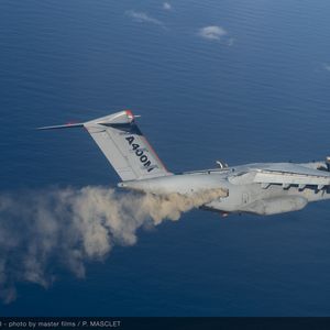 Abwurf der Vulkanasche aus dem Airbus A400M