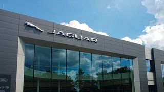 Auto Bierschneider betreibt seit Sommer 2019 in München das größte JLR-Autohaus der Welt. (Bild: Mauritz/»kfz-betrieb«)